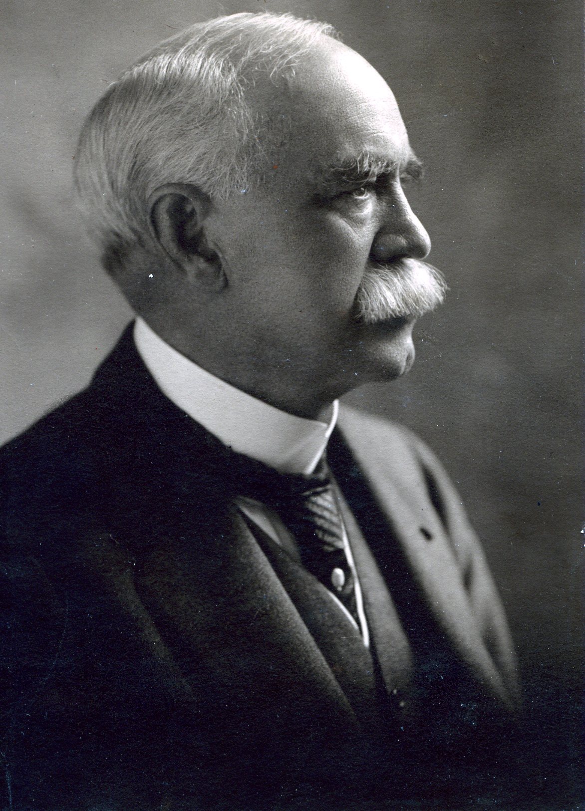 Member portrait of Robert M. Thompson